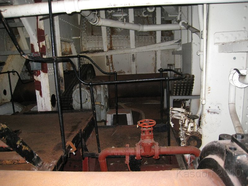Queen Mary 2010 0635.JPG - Engine room stuff.